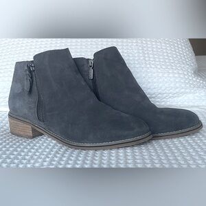Blondo waterproof suede ankle boots